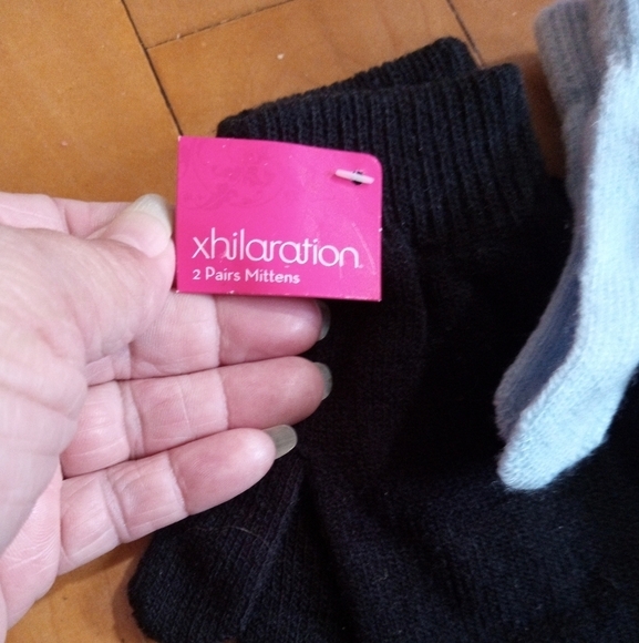 Xhilaration mitten bundle of 4 pairs OSFM - Picture 2 of 3